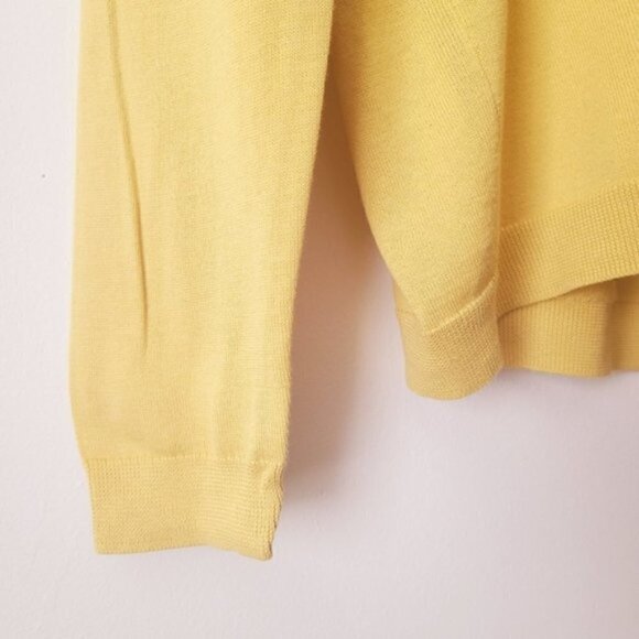 Lands' End | Men's Yellow V-Neck Sweater (Size Medium) - Picture 5 of 8